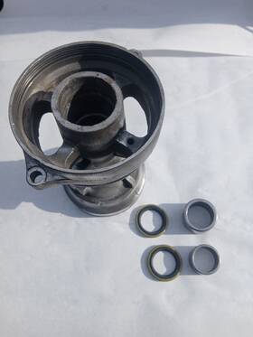 5007372 Brp Evinrude Oem Bearing Housing Counter Rotation Propshaft