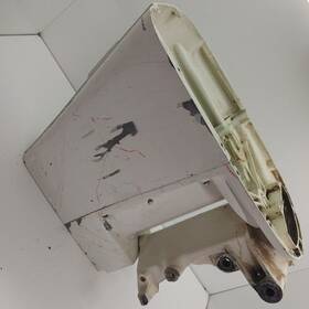 817931a Chrysler A851358 1972 Outboard Motor Model #857hd Front/rear Leg Cover
