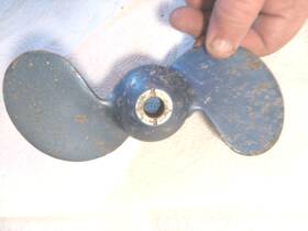 46028 Eska Outboard Motor Propeller 1/2 Inch Bore 7 3/16 Diameter Vintage 5hp