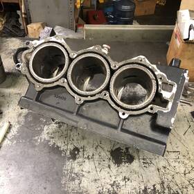 0386911 Evinrude Johnson 60 Hp 1992 Cylinder And Crankcase 334474