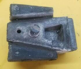 0391709 Evinrude 0434631 1989 90 Hp Lower Rubber Mount