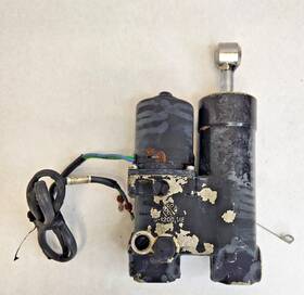 0438528 Evinrude Johnson Tilt And Trim Assy 40-50hp Etec 2243