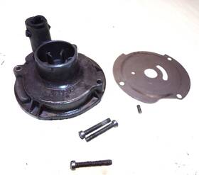 303070 Evinrude 1960 Fastwin 18 H.p. Model 15032 Used Water Pump Housing
