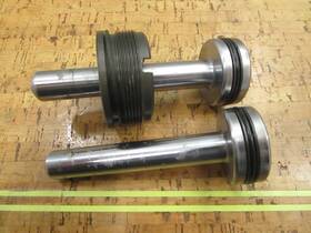 0320788 Evinrude 322724 320788 0322724 Oem Lot Of 2 0720 Johnson Trim Rod And End Cap Assembly