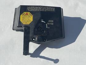 Evinrude35hp Evinrude 389425 1984 Johnson Air Box / Silencer