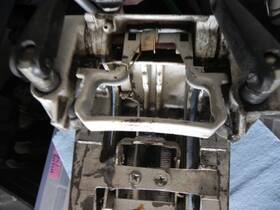 329910 Evinrude 434024 Johnson Outboard Swivel Clamp Bracket Assy P# 329909 Plus