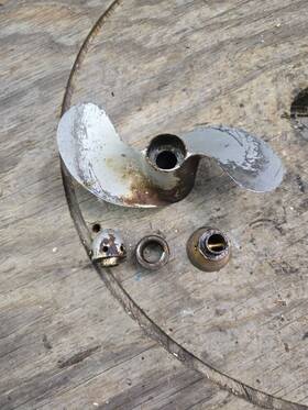 4362 Evinrude Antique 1940-41 Zephyr 5.4hp Outboard Motor Propeller And Prop Nut