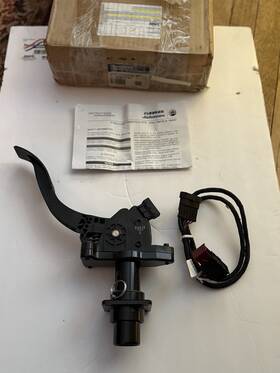 0767747 Evinrude 767747 Brp Bulkhead Mount Icon Foot Throttle New Old Stock