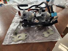 0586817 Evinrude Brp Omc Etec Johnson 5004563 2 E-tec Fuel Injectors With Coils