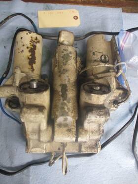 333010 Evinrude Johnson Outboard 150 Hp 1988 Trim And Tilt Unit T36