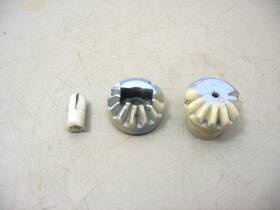 0319034 Evinrude Johnson Omc 9.9 Hp 15 Control Shaft Gears Inner And Vertical Fit 1974-1982