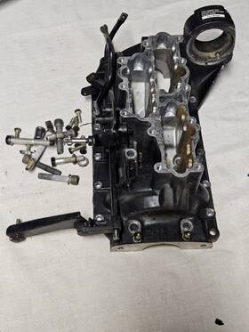 900-819162c Force 1994 70 Hp Crankcase Cylinder Bloc Cover