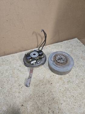 940mi-257972a Hiawatha 1949-50 Gale 5hp Outboard Motor Magneto Plate Assembly
