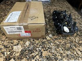 16100-zv7-f07za Honda Outboard Carburetor And Manifold Assembly Fits 25 - 30hp #16100-zv7-f07za
