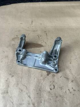 28491-zv7-750 Honda Oem Starter / Recoil Bracket Pn# B-15