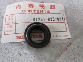 91251-935-004 Honda Bf15 Bf8 Bf10 Bf20 Oem Propeller Shaft Outboard Water Seal