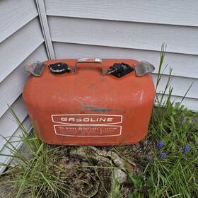 0381015 Johnson 1970s Omc Evinrude 6 Gallon Steel Gas Fuel Tank Outboard Boat Motor