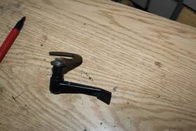 0395910 Johnson Evinrude 25hp Hood Latch 395910 Used Free Shipping