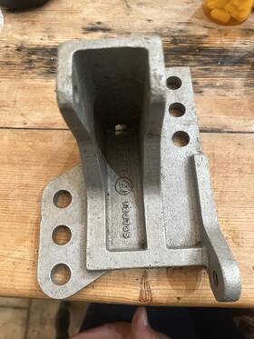 127235 Johnson Evinrude Support Bracket New Free Shipping