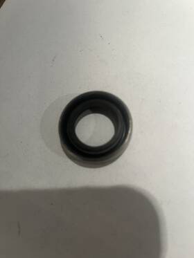 308073 Johnson Evinrude Water Pump Seal New Free Shipping