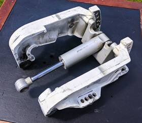 321553 Johnson Omc Evinrude Transom Brackets Lift Cylinder 200hp 1978 Part No