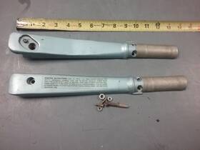 322932 Johnson Tiller Handle Halves For A 25 Hp Evinrude Outboard Motor 1984