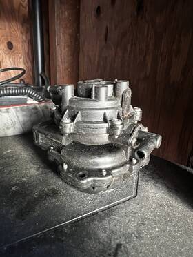 438287 Johnson 1987 70vro Oil Injection Fuel Pump-good Working Condition-like New