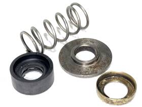 0303391 Johnson Evinrude 6hp Outboard Driveshaft Bearing Seal Plate Spring