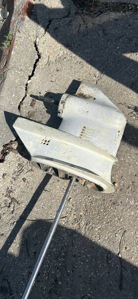322200 Johnson Evinrude Omc Lower Unit Gearcase Housing 9.9hp 15hp