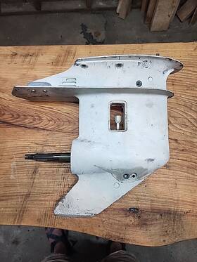 328573 Johnson Evinrude Gearcase Housing 20 25 30 35 Hp Please Read