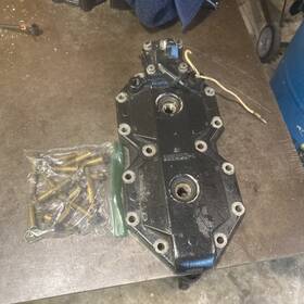 333686-3 Johnson Evinrude Cylinder Head And Bolts 120-140hp