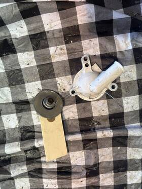5030743 Johnson/evinrude 503743 Thermostat Cover Fresh Suzuki 60-70 Hp 4 Stroke 015