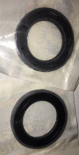 0335686 Johson Evinrude Omc 335686 2 New Oem 0810 Johnson Oil Seal