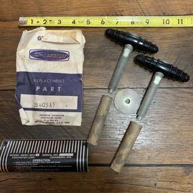 28403a3 Mercury 70 S Lot Of 2 50hp Thumb Screw Clamp Outboard Boat Motor