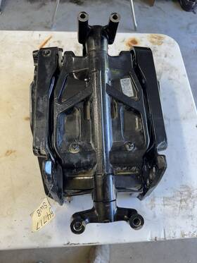 400-897956c01 Mercury Swivel Bracket Steering Arm And Transom Brackets 90-250hp 1988-2010