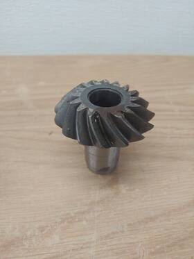 43-66773 Mercury 4366773 Mercruiser Alpha Upper Gear - One Piece Only Has Surface Rust