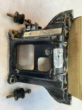 64674 Mercury 200 20 Hp Front Top Cowl Mounting Bracket
