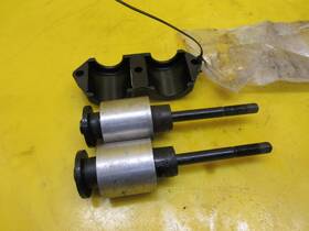 813769 Mercury Oem 04 Outboard Optimax V6 Dfi 200/225/250 Hp Upper Motor Mounts And Clamp