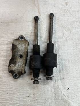 8833a1 Mercury Yamaha 30 Outboard Mount Bolts 2 Stroke