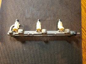 888205t Mercury 1 Fuel Rail Assy Stbd #888205t 2003-2006 225hp With Injector Set