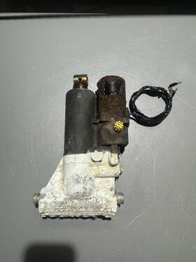 8m0168222 Mercury 2011 150 Hp 4 Stroke Outboard Power Trim Tilt Unit Oem