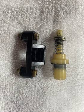 A-39628 Mercury 200 20hp Front Cover Release And Catch