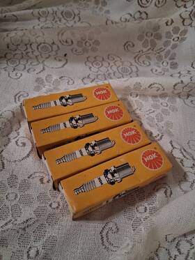 Br7es-5122 Ngk Quantity Four 4 #br7es #5122 Spark Plugs Free Shipping