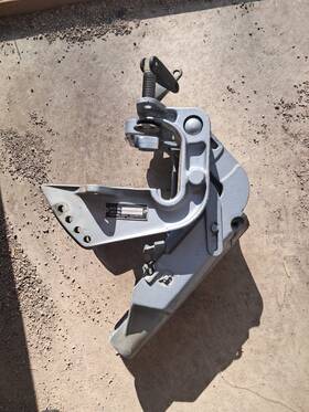 0434024 Omc Johnson Evinrude 4 6 8 Hp Outboard Transom Clamp Swivel Bracket 1980-90