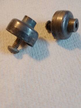 303369 Omc Johnson Evinrude 50s Vintage Spring Retainer With Screw Lot Of Two