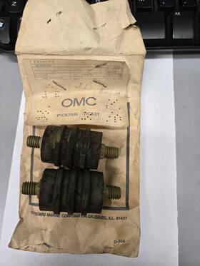 0303801 Omc 304801 Evinrude Johnson Rubber Mount Nos Oem Omc61