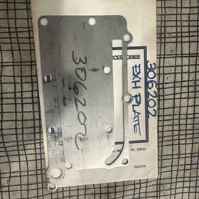 306202 Omc Johnson Evinrude Exhaust Cover New Oem Nos