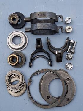 332237 Omc 87 Johnson Evinrude Lower Unit Gearcase Parts Assort. 20-25 Hp Shift Yoke Plugs