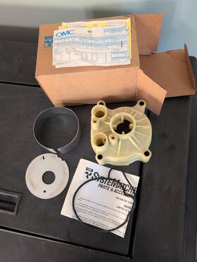 389113 Omc Evinrude Johnson Impeller Housing And Plates Nos Oem