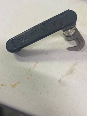 335570 Omc 437780 Johnson Evinrude Hood/ Cowling Rear Latch 9.9hp-15hp 97-07